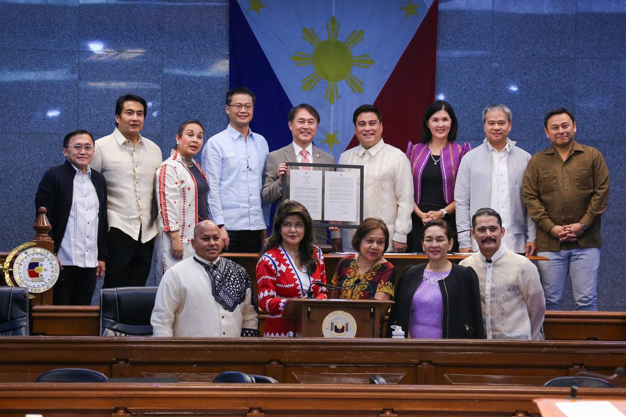 Ambassador Lee witnessed the adoption of